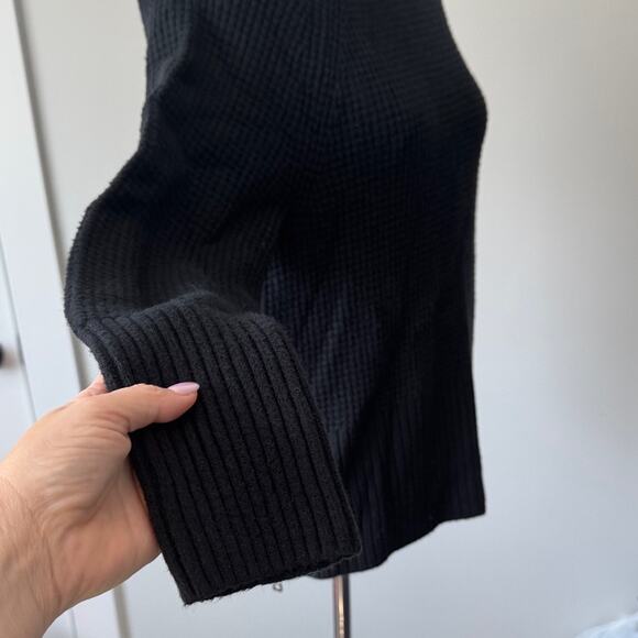 L.L. Bean Pet Black Waffle Knit Turtleneck Pullover Sweater Women's Large - Picture 5 of 9